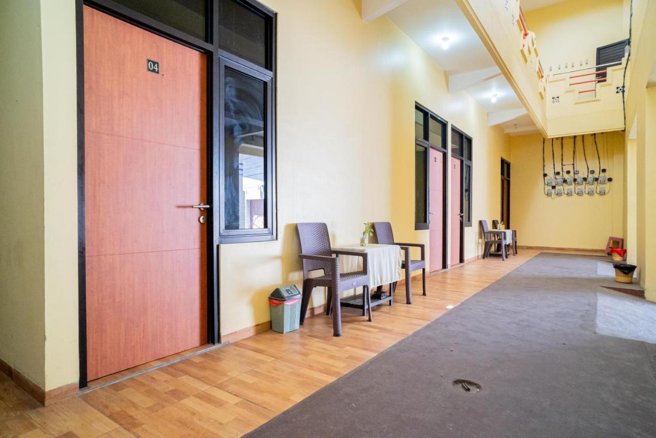 RedDoorz Syariah near Jembatan Merah Plaza Krembangan Bagian luar foto