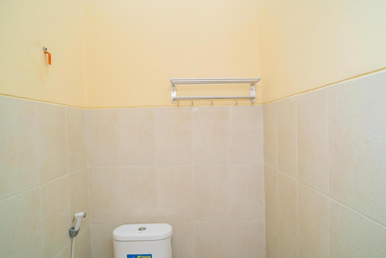 RedDoorz Syariah near Jembatan Merah Plaza Krembangan Bagian luar foto